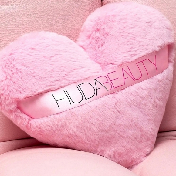 HUDA BEAUTY Other - 🎁X-MAS SALE🎁Jumbo Heart Powder Puff Pillow
